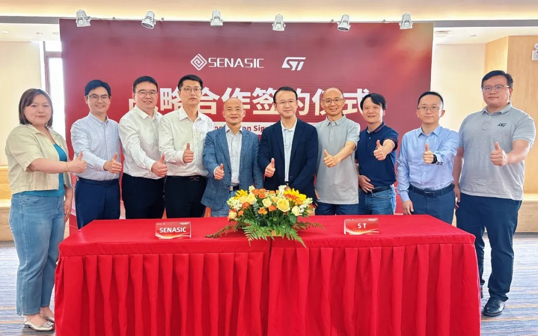 SENASIC x ST 签约仪式现场双方合影
