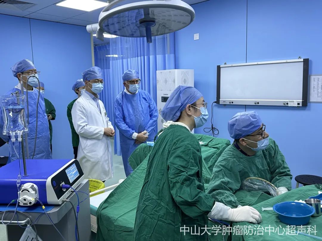 来访专家观摩我院超声引导下甲状腺结节消融