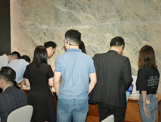 投资人、分析师体验公司产品