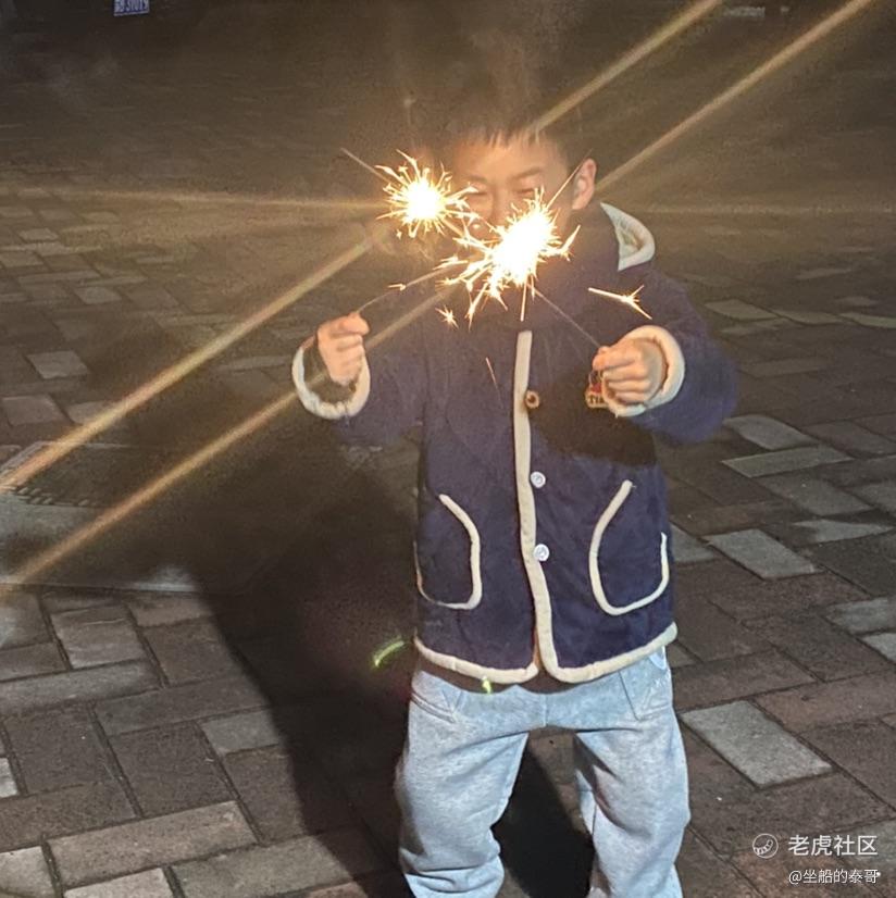 坐船的泰哥