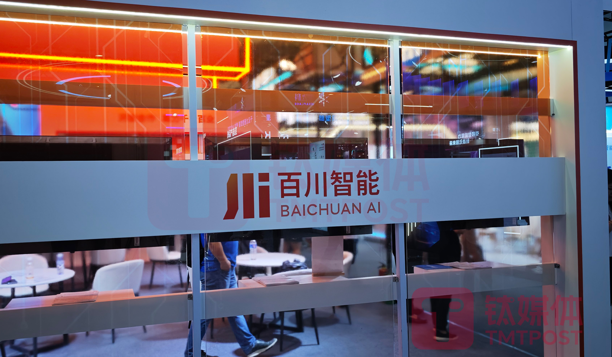 王小川的百川智能发布全链路领域增强金融大模型，准确率超过GPT