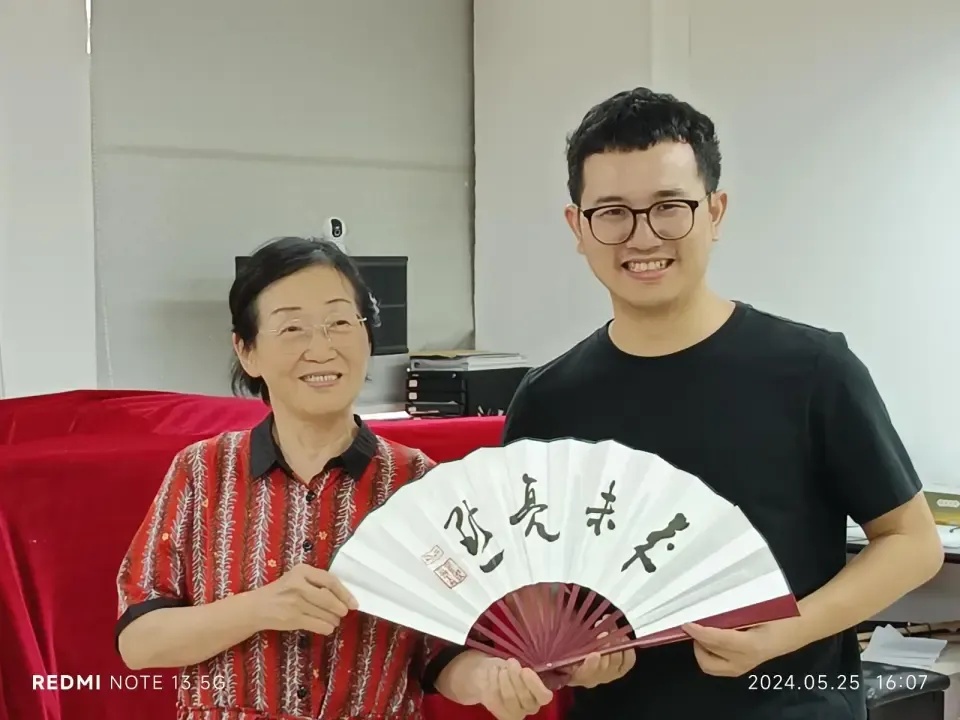 图片来源：武汉头条（肖弘和他的老师刘玉）