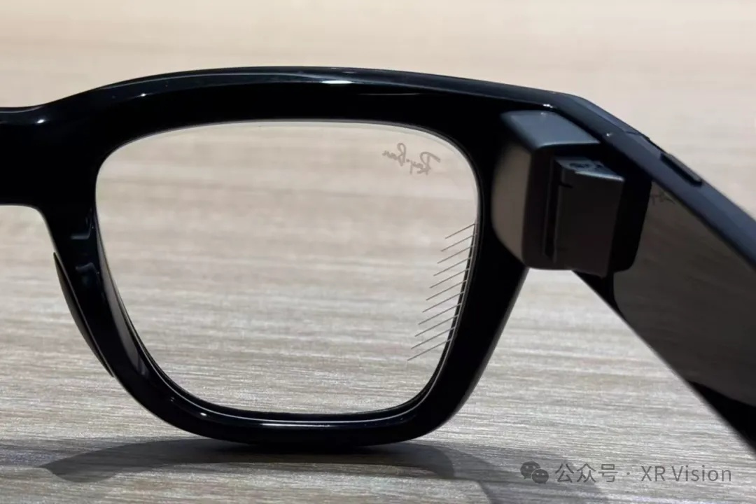 Meta Rayban Display的阵列光波导镜片