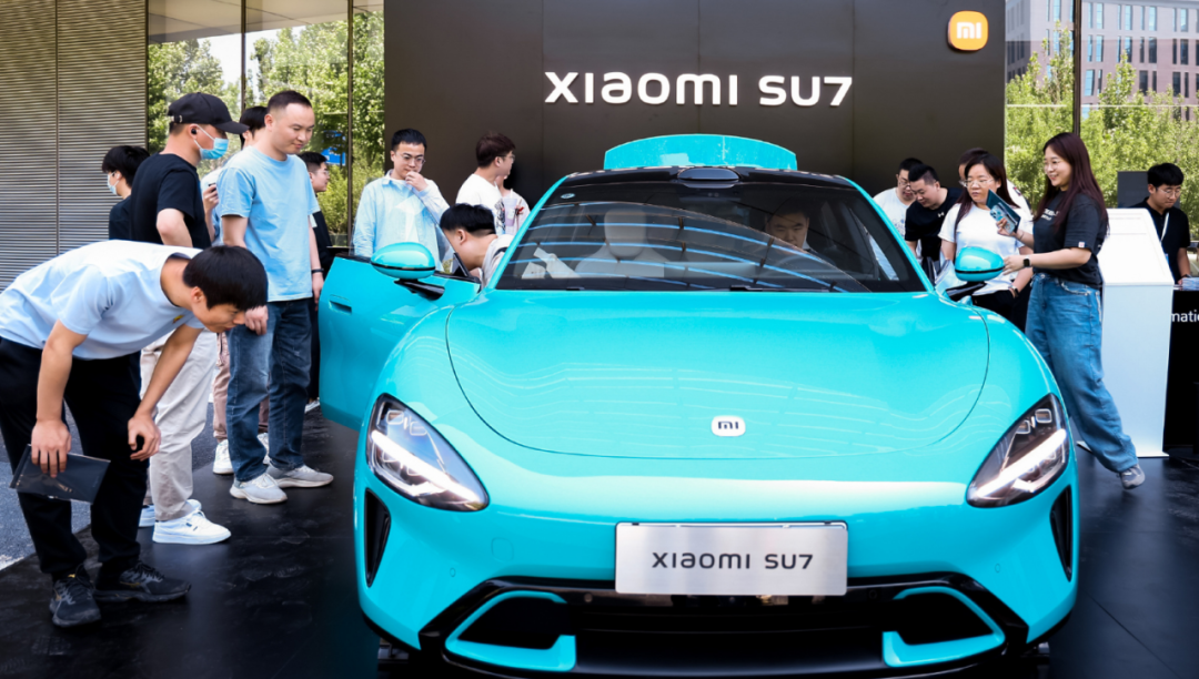 小米SU7引爆年轻人的购买力（图源：小米汽车官方微博）