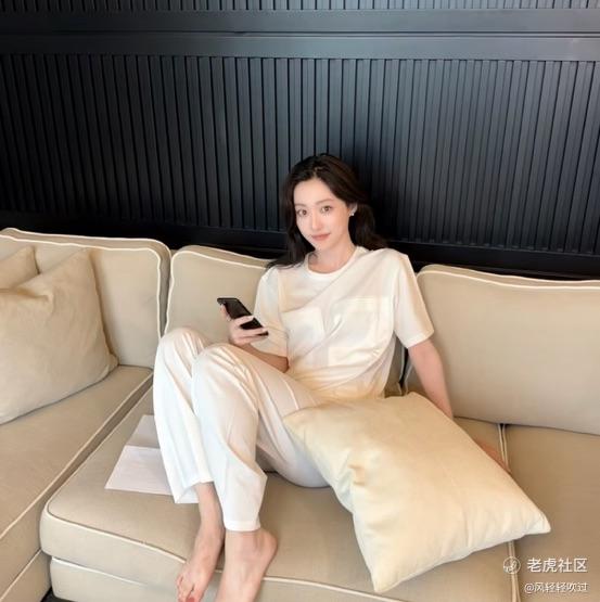 风轻轻吹过