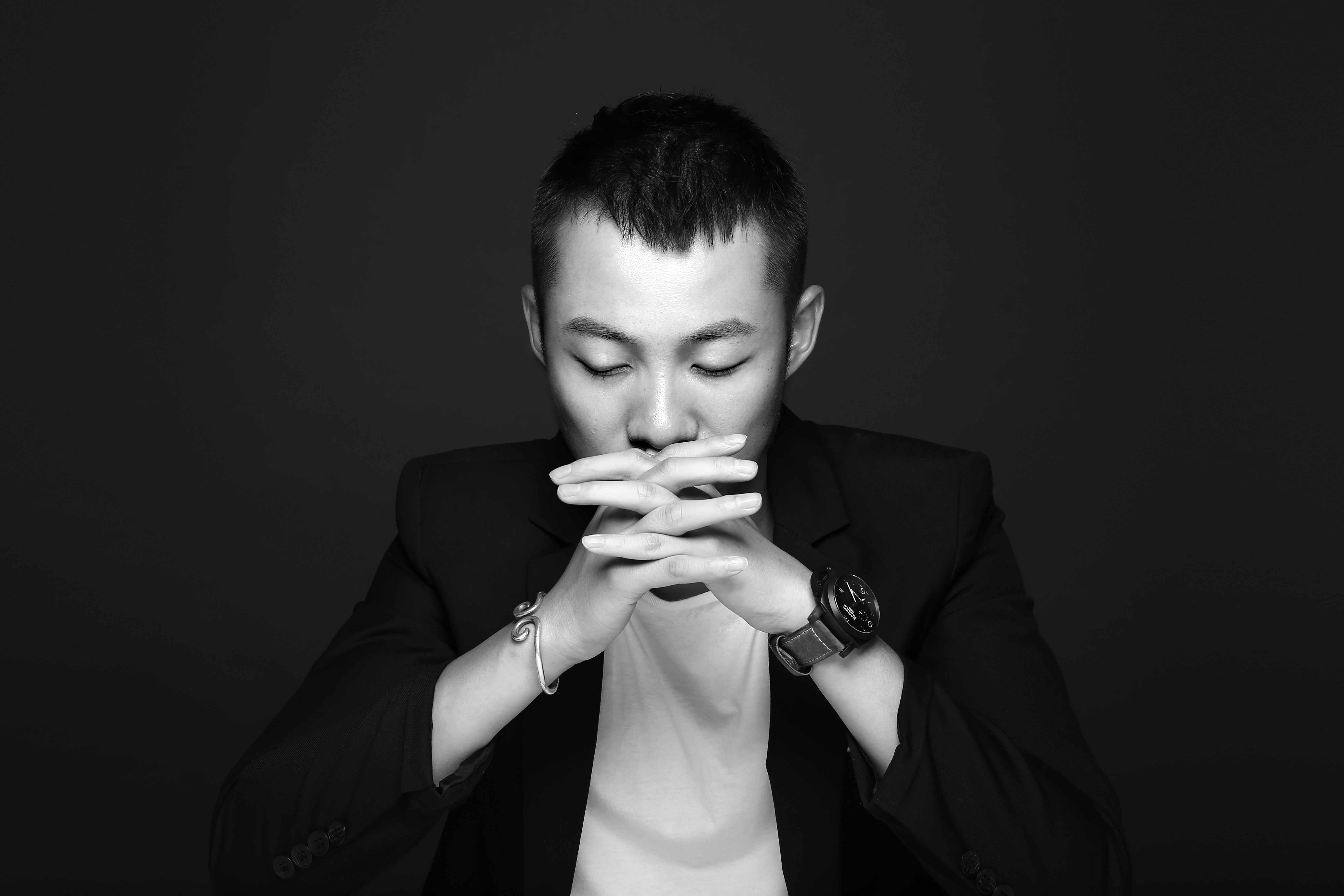 牛万理性做多中国