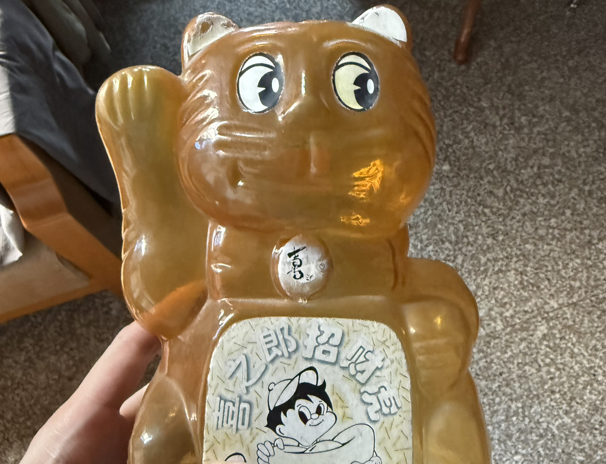 吃着绿豆糕一脚踏空了