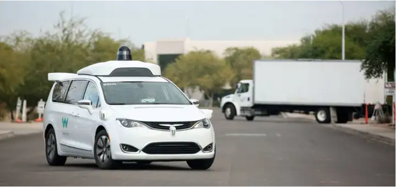 基于克莱斯勒 Pacifica 车型打造的 Waymo 自动驾驶原型车