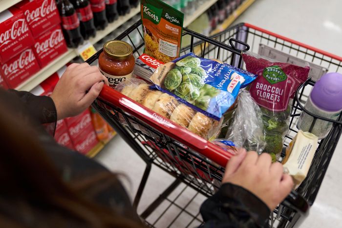 Grocery prices are still far above where they were before the pandemic. PHOTO: ALLISON DINNER/ASSOCIATED PRESS