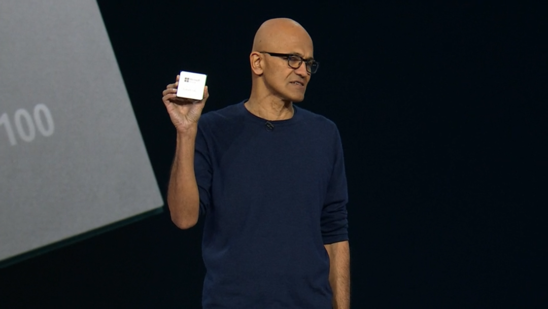 萨提亚展示 Azure Cobalt CPU 芯片｜Microsoft